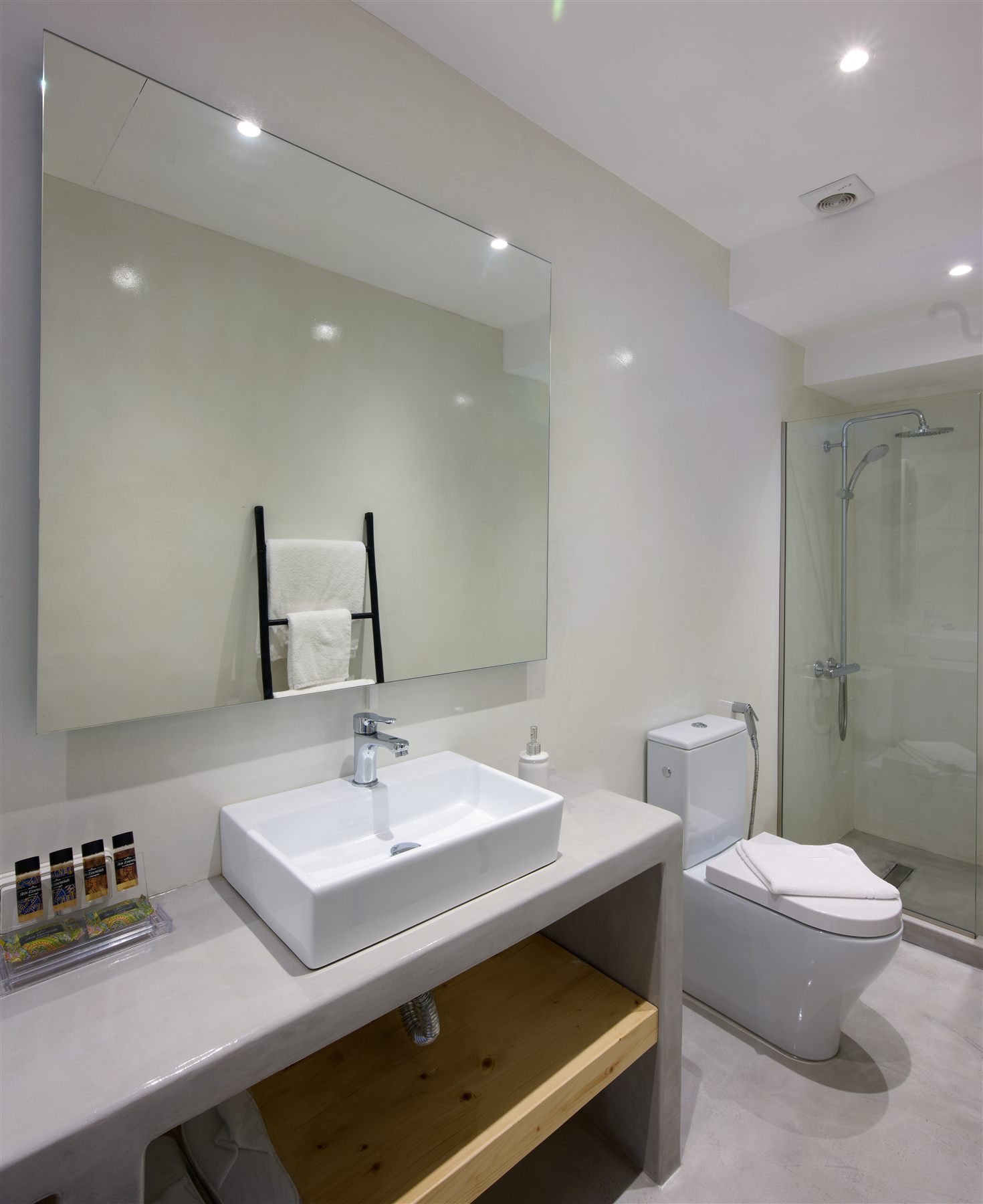 Villa Astra — bathroom