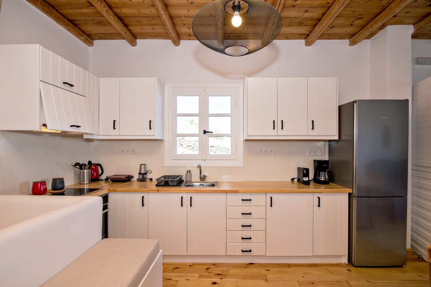 Villa Astra — full kitchen