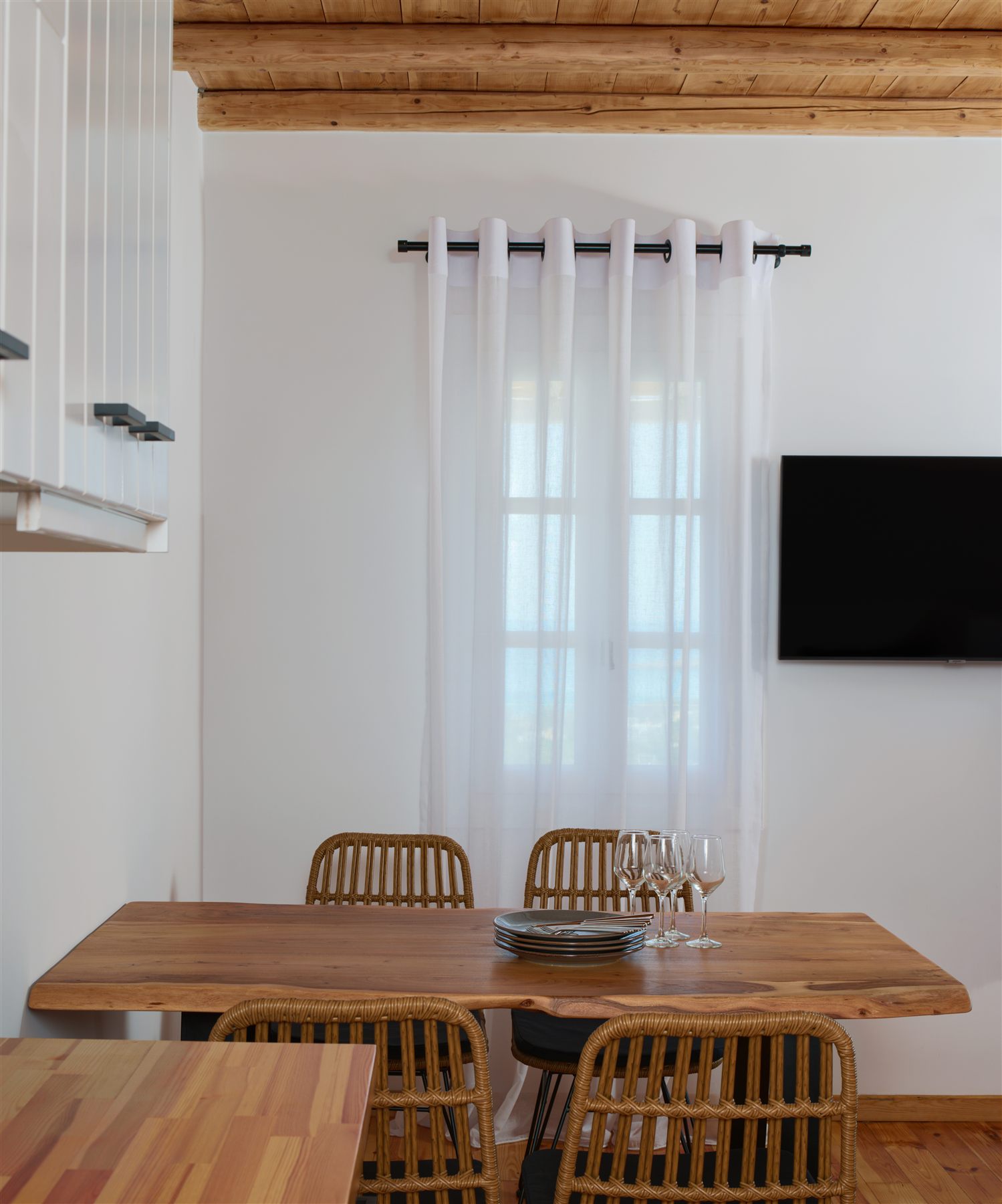 Villa Diana — dining table