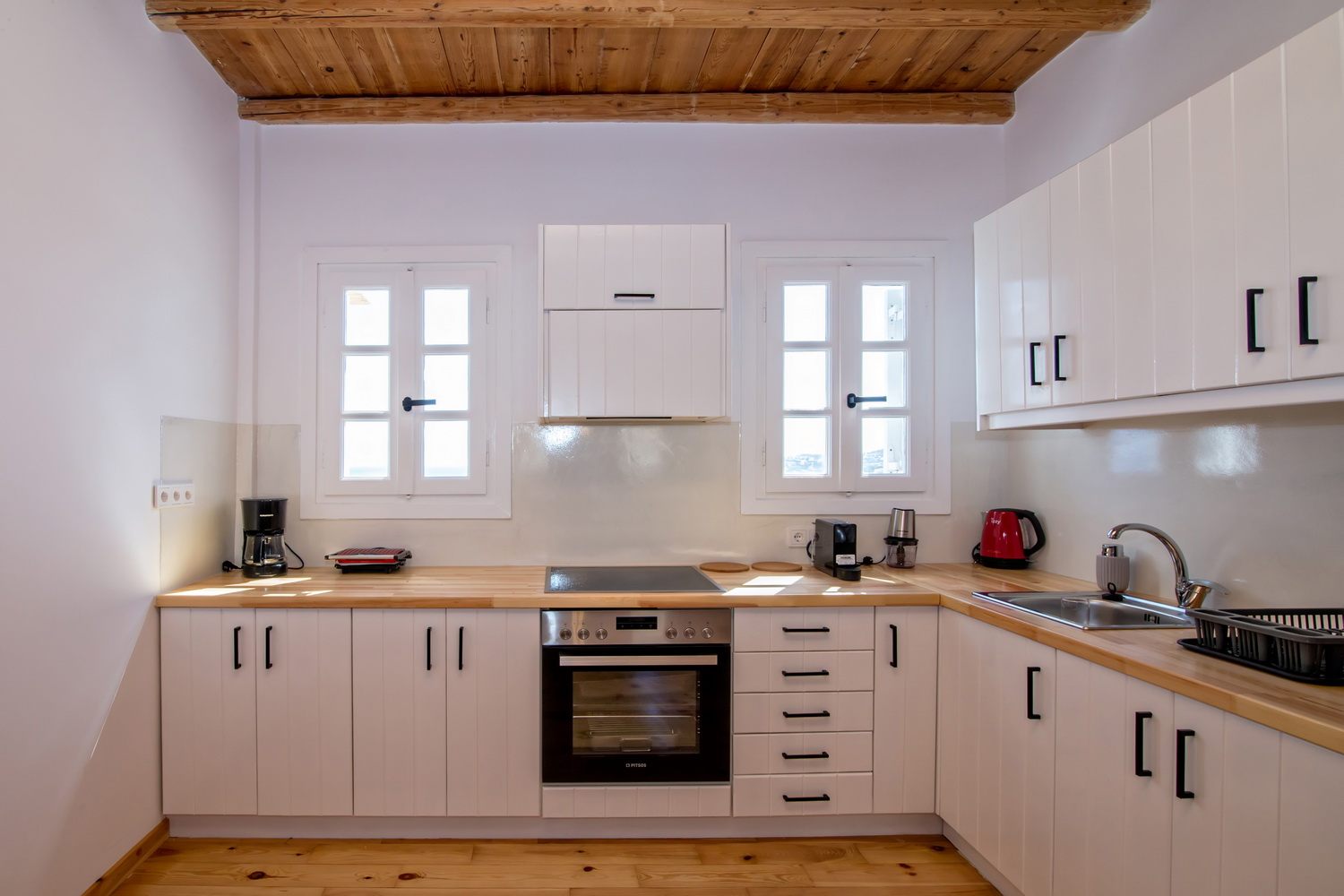 Villa Regina — full kitchen