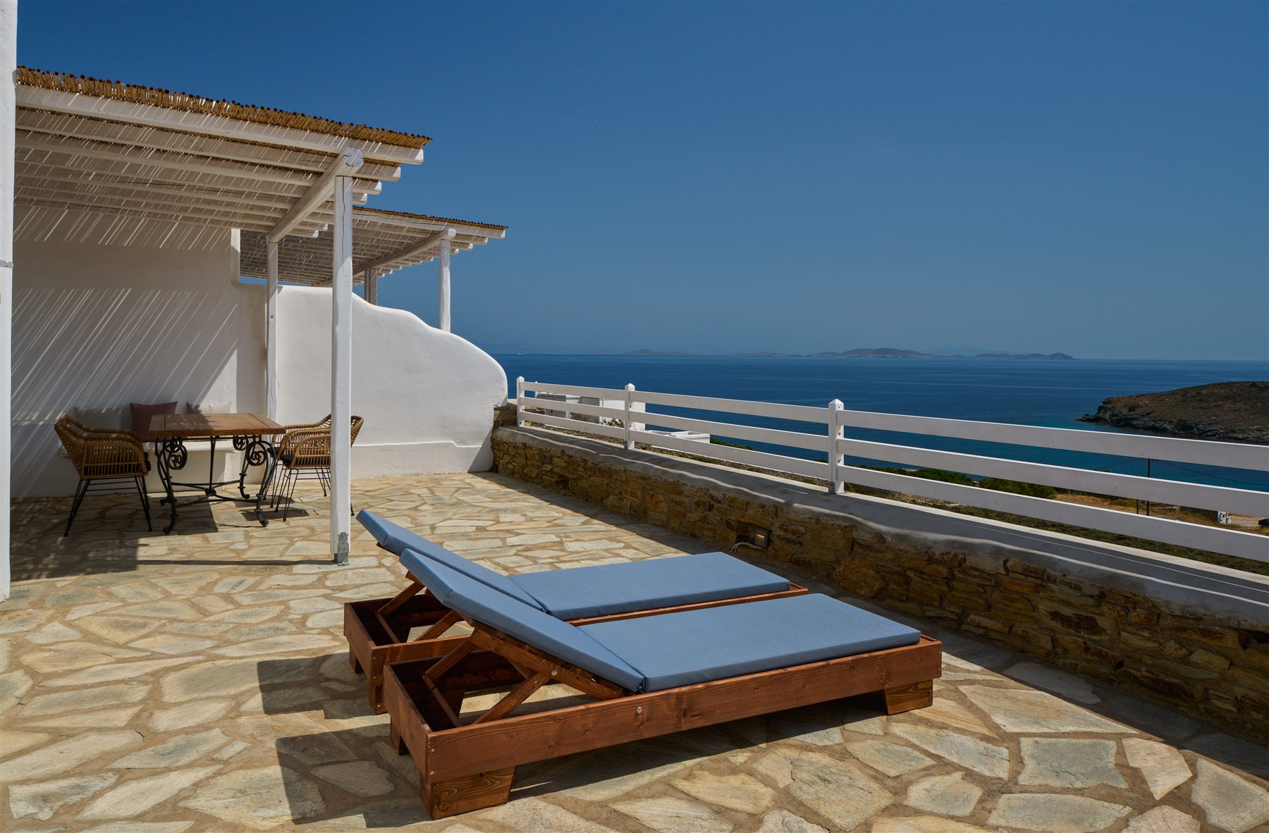 Villa Regina — sun beds with a sea view