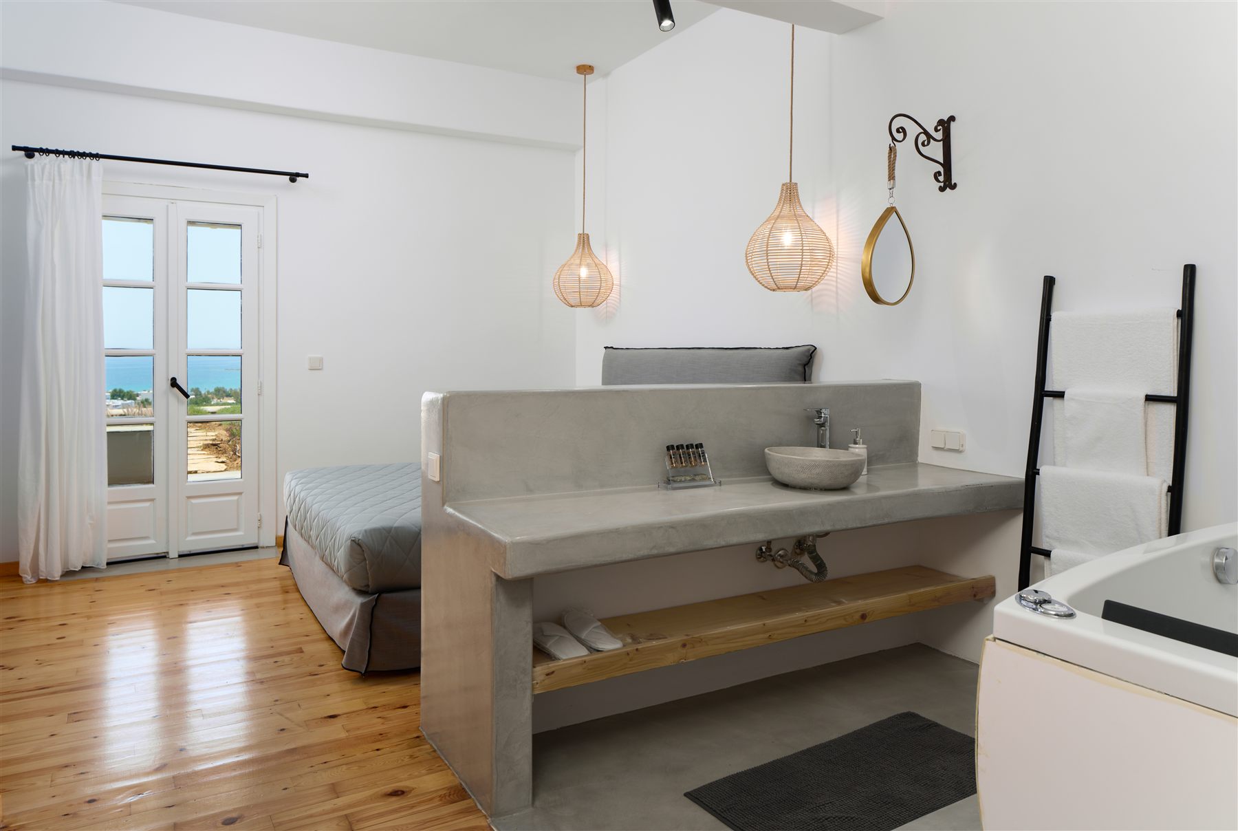 Villa Zoe — soaking tub beside the bed