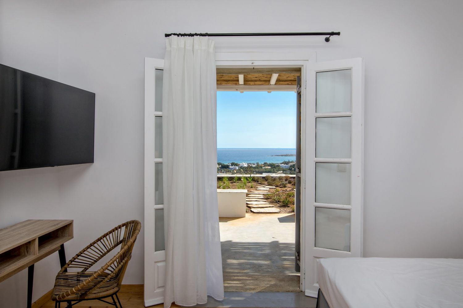Villa Zoe — bedroom with sea view