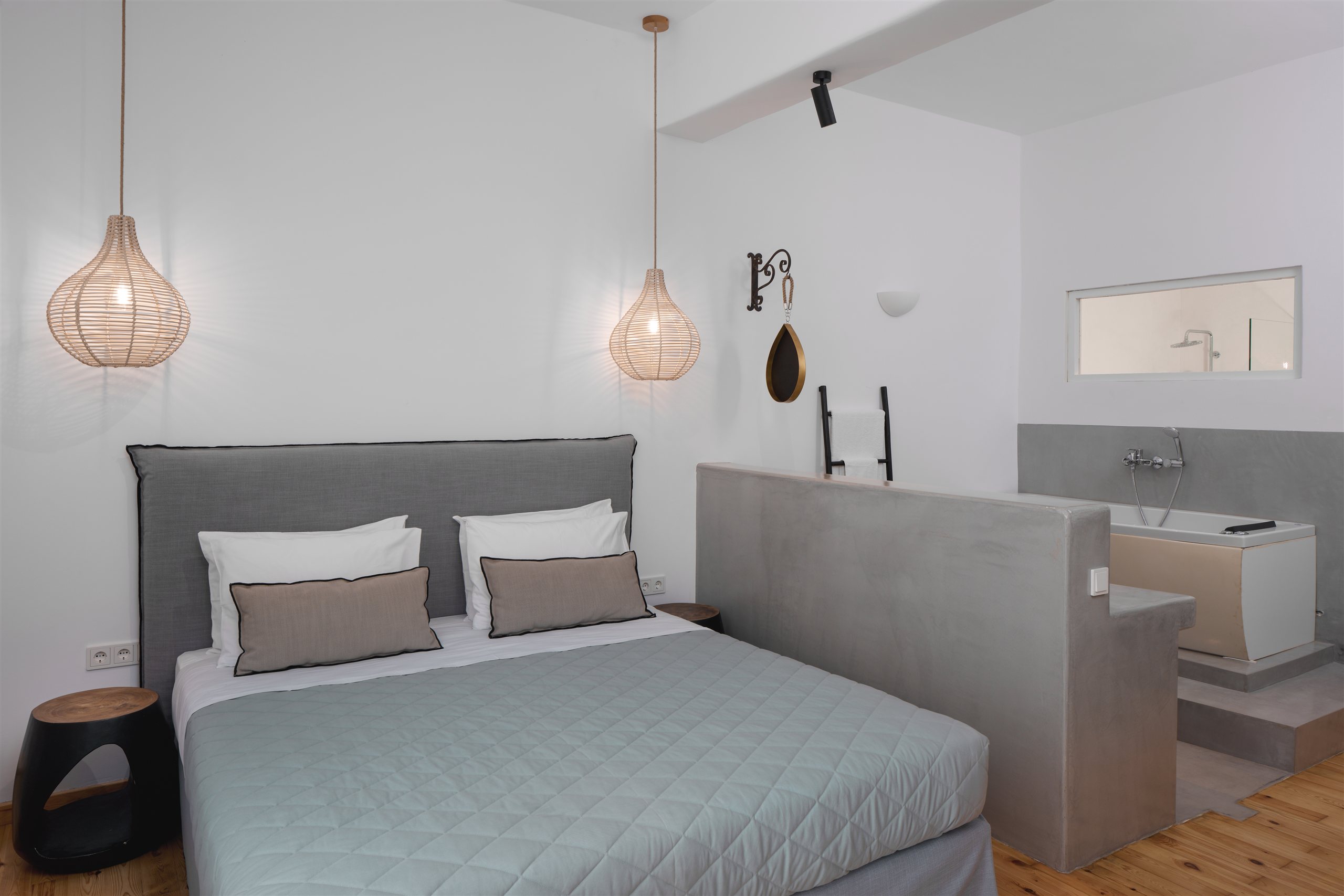 Villa Zoe — loft with soaking tub