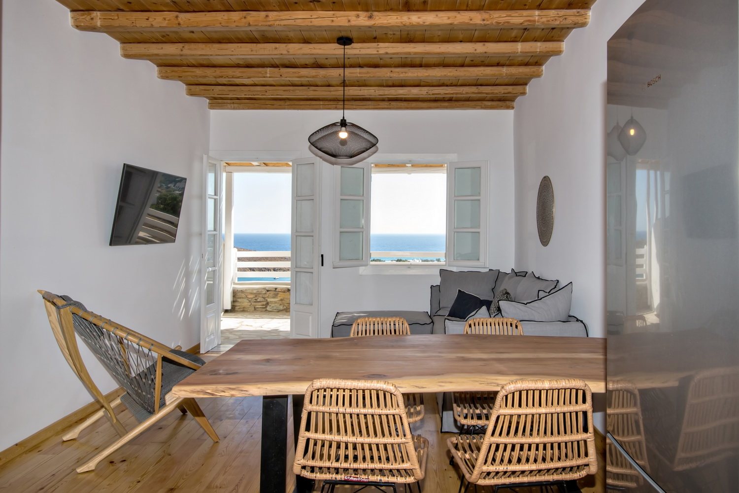 Villa Zoe — dining corner over the bay