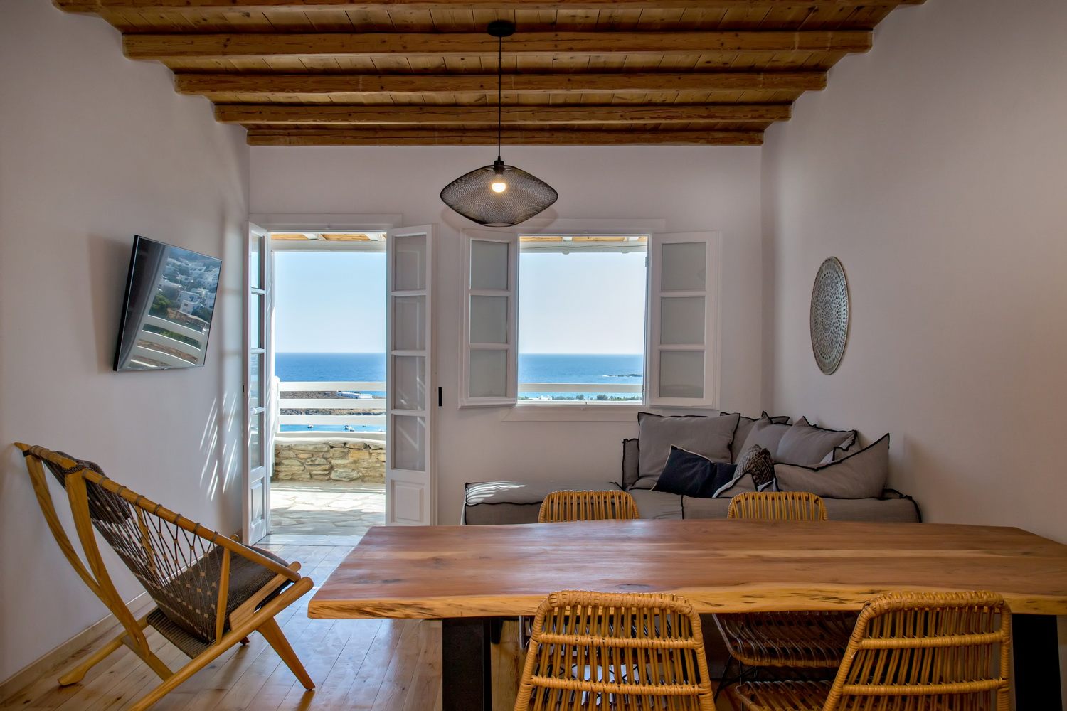 Villa Zoe — bright open-plan living room